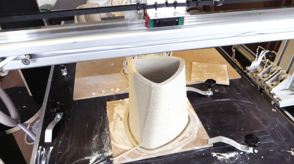 荷兰公司vormvrij 3D 用粘土为材料打印大型陶瓷件