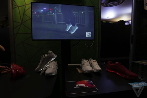 联想推带3D打印鞋垫的智能跑鞋可做手游控制器