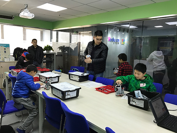 北京万寿路校区：乐高机器人体验课开班盛况