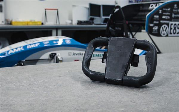 Team Delft 制作3D打印方向盘和支架
