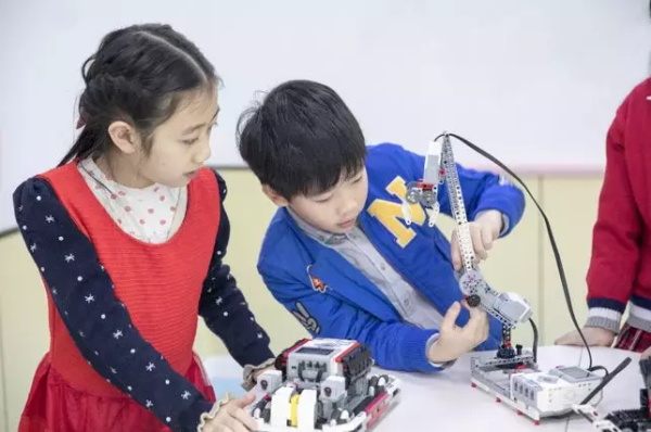 有学编程机器人的吗？机器人教育对孩子好吗？